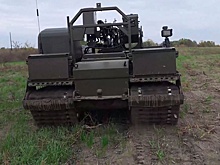 Могут минировать и стрелять: показаны новые роботизированные платформы для СВО