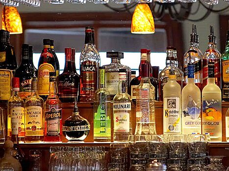 Ъ: Зарубежный алкоголь в России может подорожать в июле на 10% из-за ослабления рубля