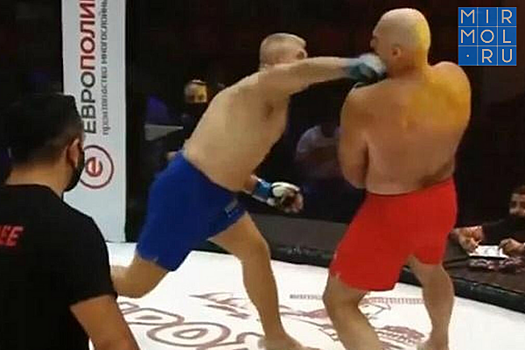 52-летнего бойца MMA нокаутировали за 14 секунд. Видео