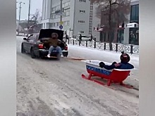 Трое екатеринбуржцев оштрафованы за опасную езду в ванной по городу