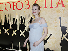 Беременная жена Константина Эрнста вышла в свет