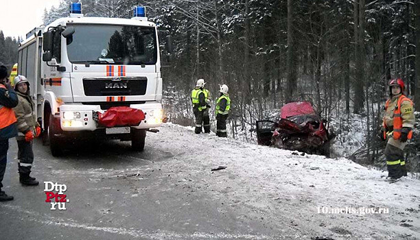 Опубликованы фото с места ДТП под Петрозаводском, где погибла женщина