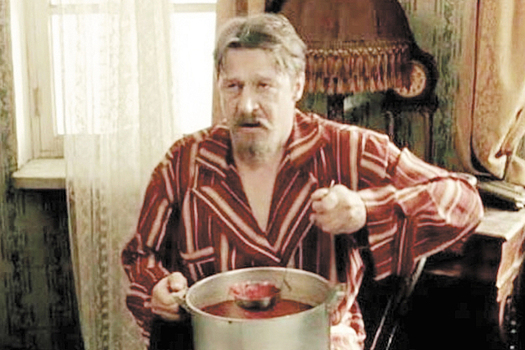 Врач рассказал, чем опасно ночное переедание и как с ним бороться