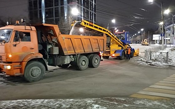 Из Рязани за ночь вывезли 150 кубометров снега