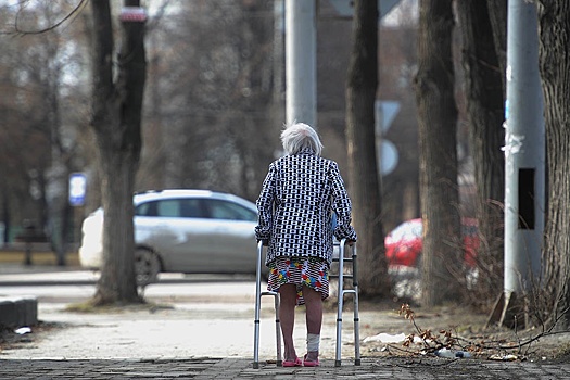 Жители Подмосковья теперь могут оформить оплачиваемый уход за пожилыми родственниками