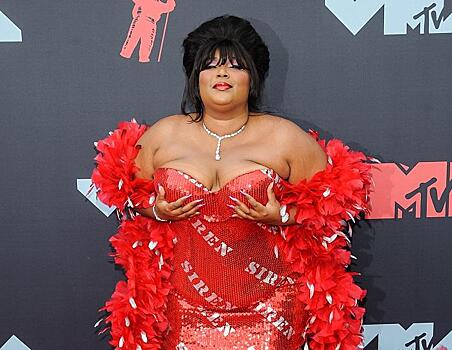 Супергерой, ковбой и ниндзя: в каких образах звезды пришли на MTV Video Music Awards