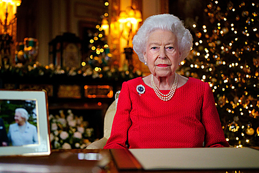Раскрыто тайное значение броши Елизаветы II на кадрах рождественского обращения