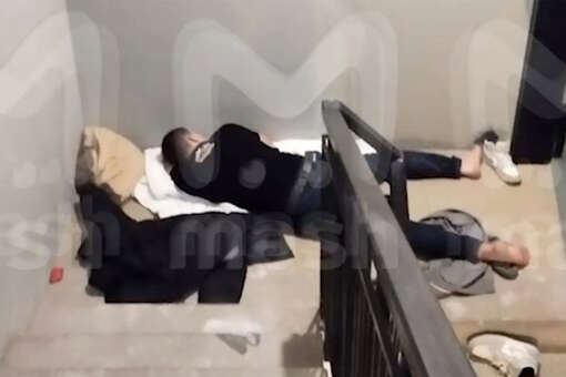 Mash: шоумен из «Дома-2» Иван Синцов полгода жил в подъезде, преследуя жильцов