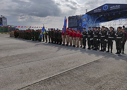 Более 100 юнармейцев приняли участие в военизированной эстафете в рамках конкурса «Десантный взвод»