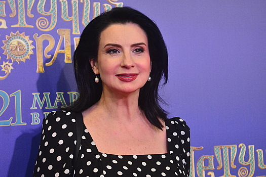 Екатерина Стриженова очаровала фанатов совместным кадром с дочерью и мужем