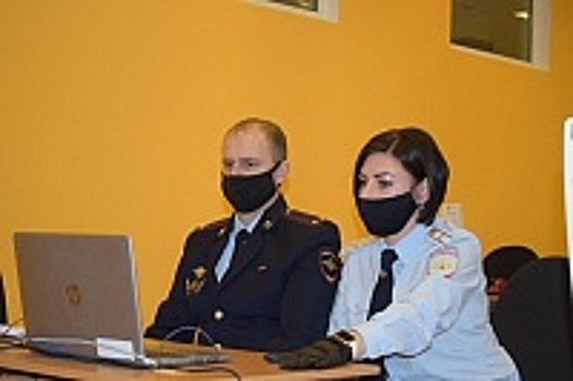 Сотрудники полиции Зеленограда провели онлайн-лекцию с учениками 11 класса