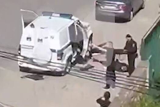 В Махачкале совершено вооруженное нападение на экипаж ДПС. Один полицейский погиб, два бандита ликвидированы, двое других скрылись