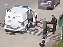 В Махачкале совершено вооруженное нападение на экипаж ДПС. Один полицейский погиб, два бандита ликвидированы, двое других скрылись