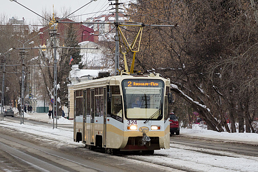 В Томске произошло столкновение машины скорой помощи и трамвая