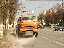 В Твери поливомоечные машины борются с пылью