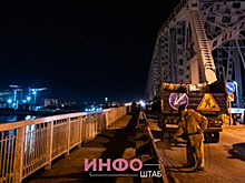В Астрахани начали заделывать ямы на Старом и Новом мостах