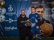 «Стать частью легенды» – в новосибирскую футбольную школу «Динамо» привезли «Золотой мяч»  Льва Яшина