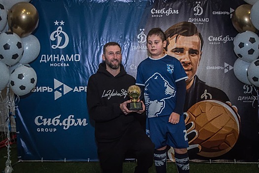 «Стать частью легенды» – в новосибирскую футбольную школу «Динамо» привезли «Золотой мяч»  Льва Яшина