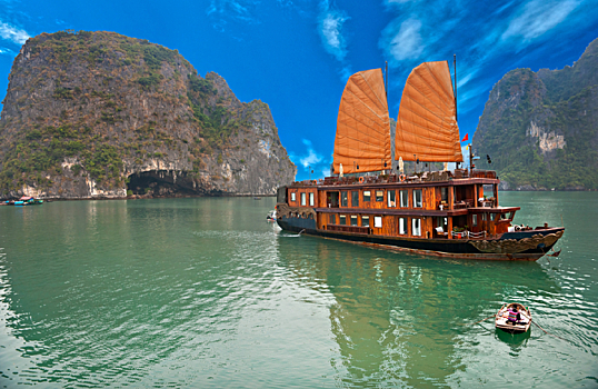 Вьетнам начинает принимать невакцинированных переболевших туристов