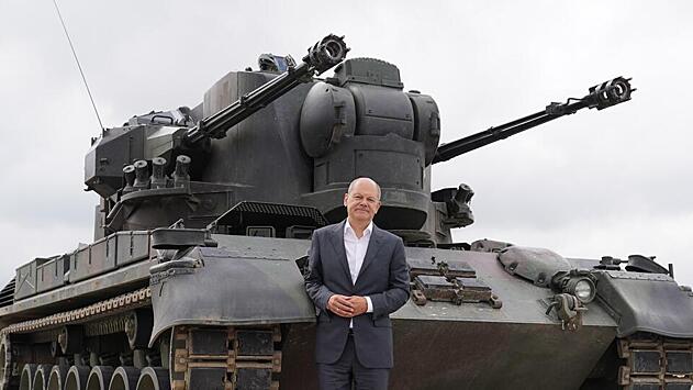 СМИ: Шольц принял решение отправить Украине танки Leopard