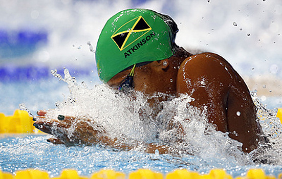 Алиа Аткинсон из Ямайки побила мировой рекорд на этапе КМ по плаванию на 50 м брассом