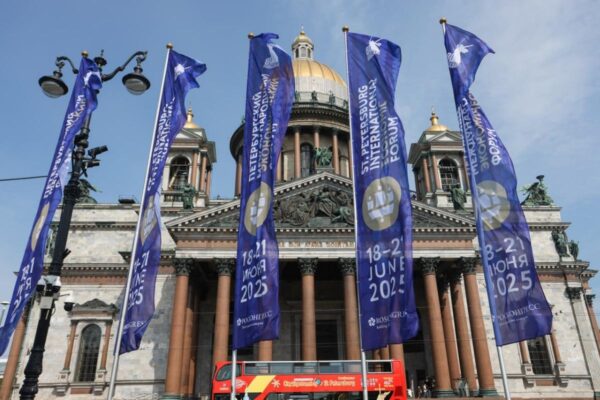 Петербуржец пытался продать бейдж ПМЭФ за ₽1 млн, но попал в СИЗО
