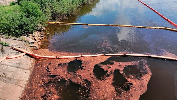 На реке Лена в Иркутской области произошел разлив нефтепродуктов