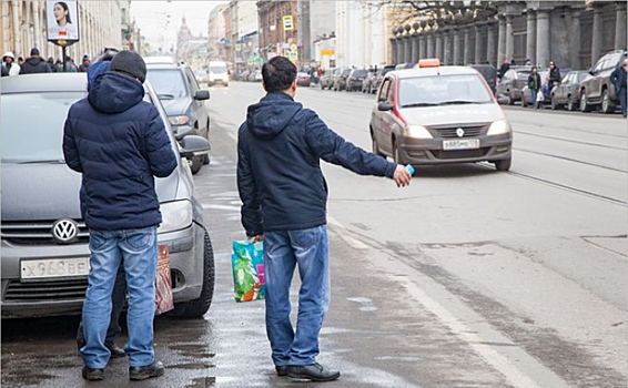Иностранцам запретили работать в такси и торговле с 15 апреля в Новосибирске