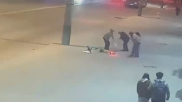 В Пензе самокатчица сбила пенсионеров и скрылась