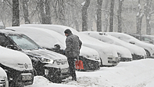 Эксперт рассказал, кто должен убирать снег на парковочных местах