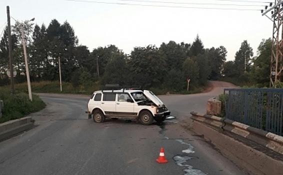 В Костромской области «Нива» протаранила бетонное ограждение моста