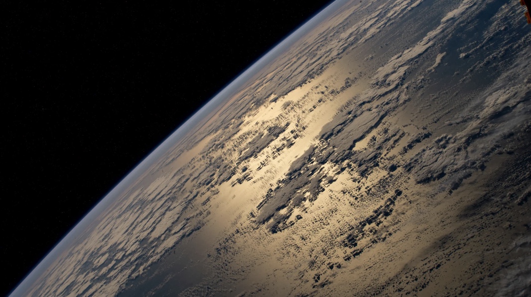 Земля с каждым годом становится ярче, говорят ученые