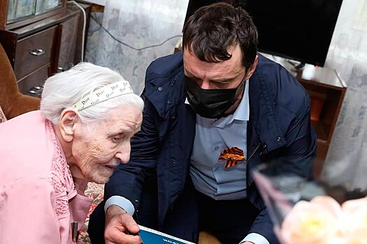 Глава Раменского Виктор Неволин поздравил ветерана ВОВ с Пасхой и наступающим Днем Победы
