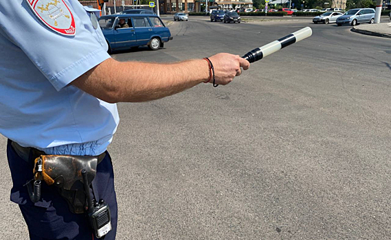 В Курске госавтоинспекторы провели рейд по нарушениям тонировки стекол автомобилей