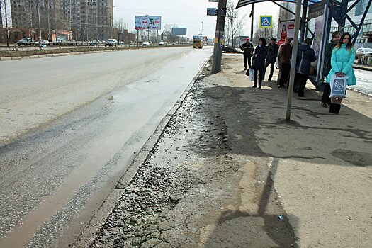 Ямы стали главной проблемой остановок в Ижевске