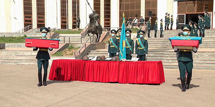 Останки трех красноармейцев, погибших в боях за Ржев, доставили из России в Казахстан