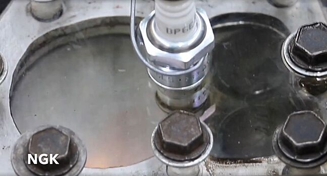 Эксперимент показал, как разные свечи влияют на процесс сгорания топлива