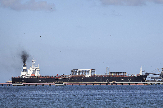 Заблокирован с моря и с воздуха: что сейчас происходит с танкером Grinch, захваченном французами