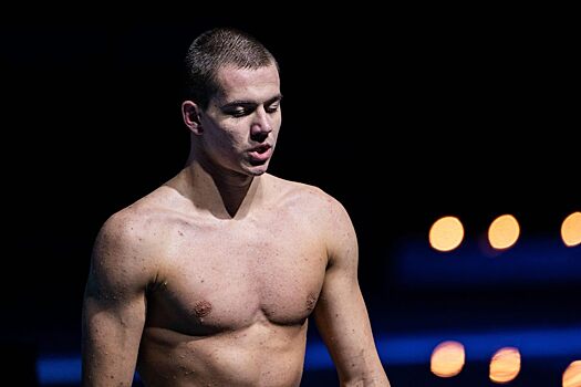 18-летний россиянин Лифинцев завоевал третью золотую медаль на ЧМ по плаванию