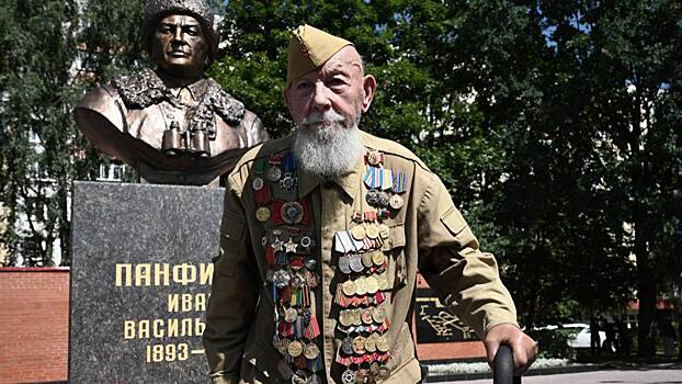 «Знаменательный день»: 97-летний ветеран-панфиловец побывал на открытии памятника полководцу