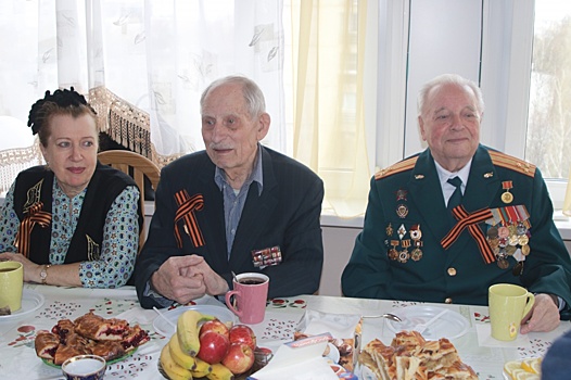 Медики из ВАО поздравили ветеранов с Днем Победы