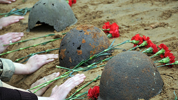 Останки 165 советских бойцов с почестями перезахоронили под Рамонью