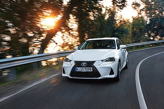 Седан Lexus IS опять покинул российский рынок