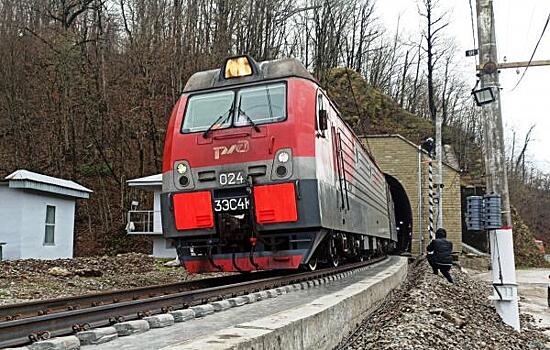 Капитальный ремонт пути завершен в Малом и Среднем петлевых тоннелях в Краснодарском крае