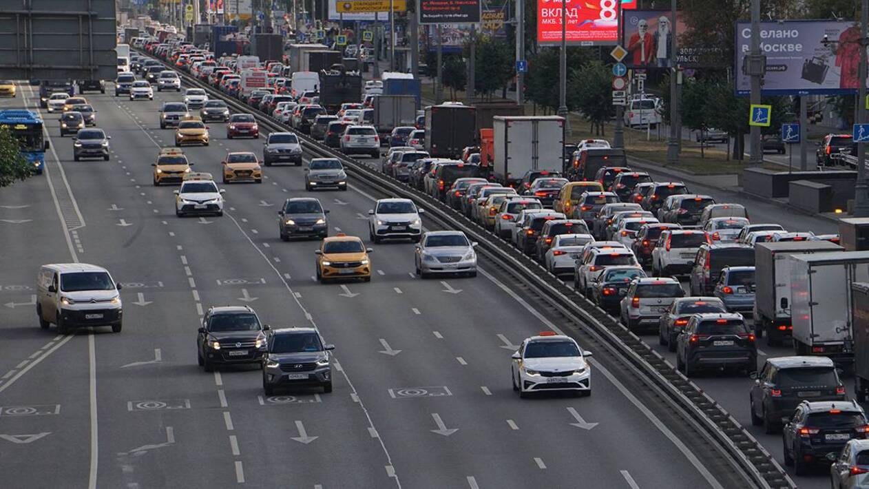 Скольки полосное движение на мкаде. Закрыто движение на мкад. Перекрыли мкад сегодня. Мкад перекрыли. Закрыто движение на мкад.