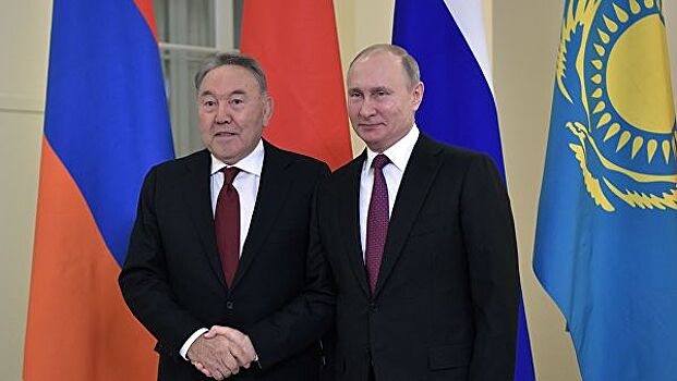 Путин поздравил Назарбаева с Днем независимости