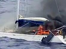 Преступники подожгли яхту, груженую кокаином, после того, как их перехватили в море
