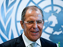 Лавров вручил сотруднице ООН самодельный подарок