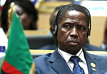 Президент Замбии потерял сознание во время военного парада