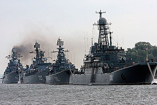 Российские корабли обстреляли позиции ИГ в Сирии